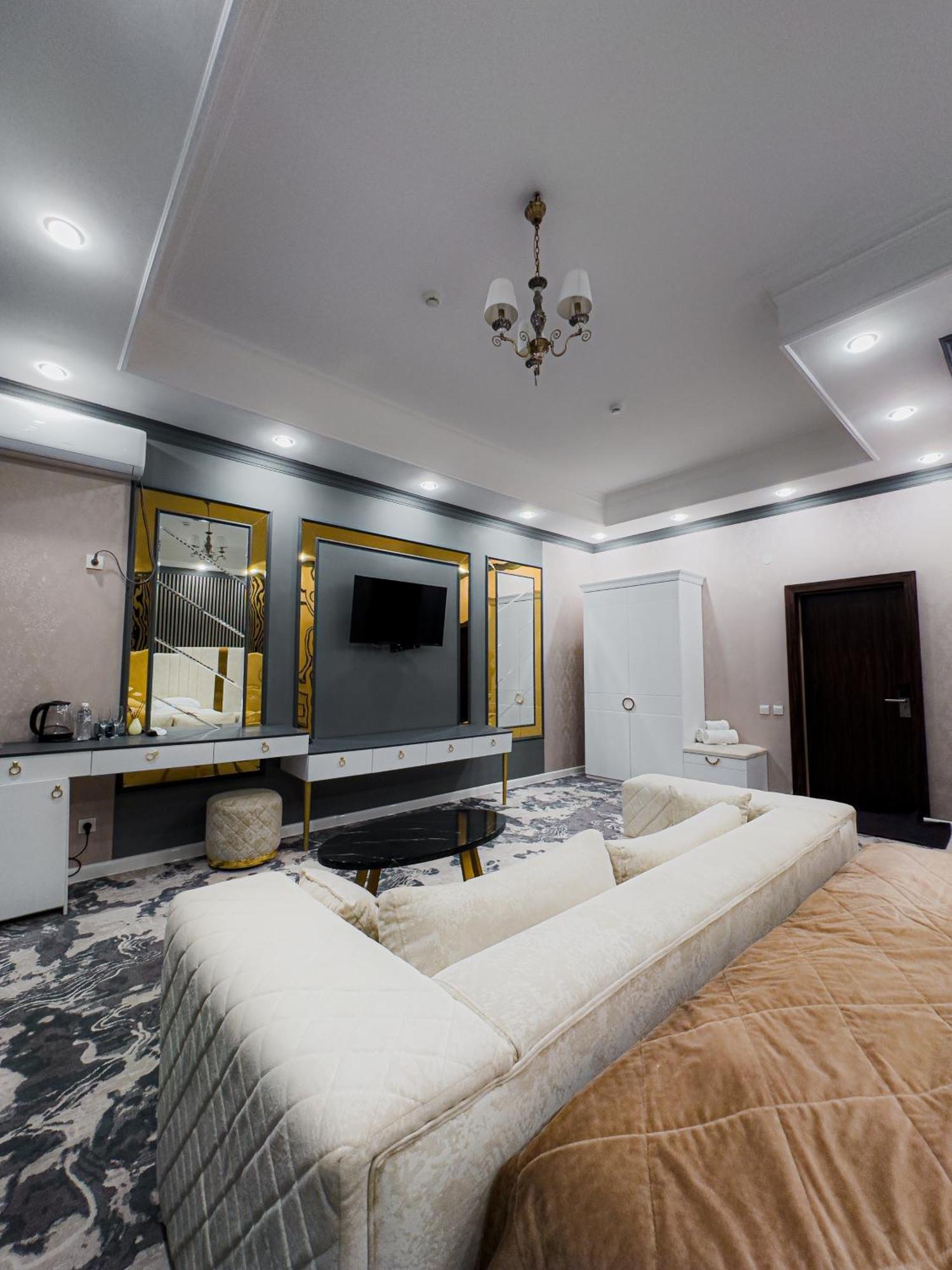 Jasmine Hotel Taraz Exterior foto